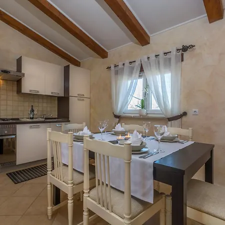 Velenik Apartment Porec