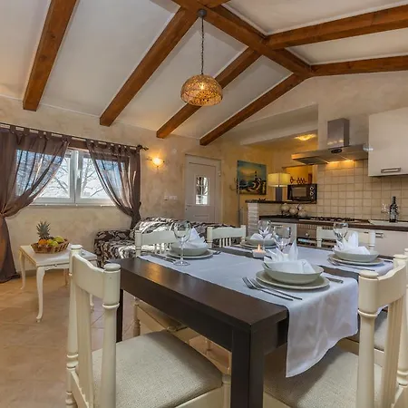 Velenik Apartment Porec